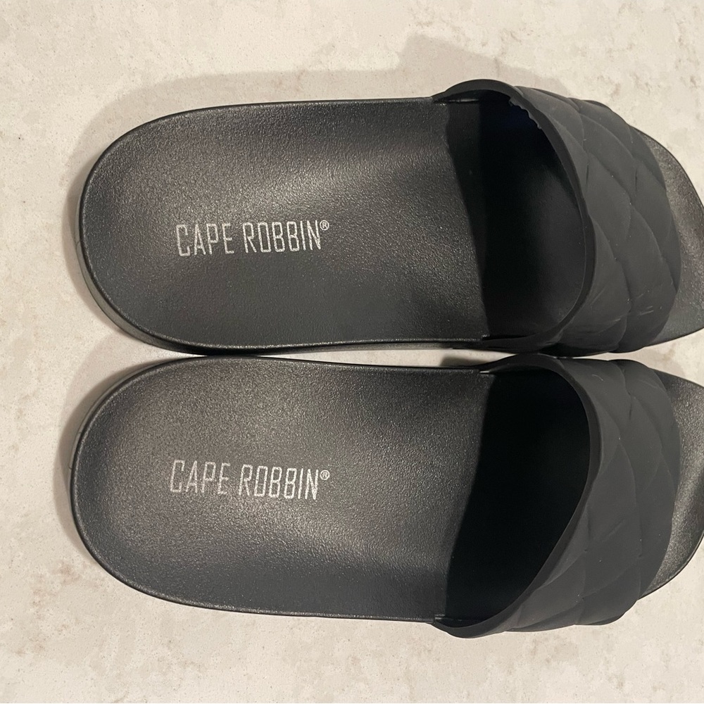 Cape Robbin Black slide sandals size 8 - Picture 3 of 5